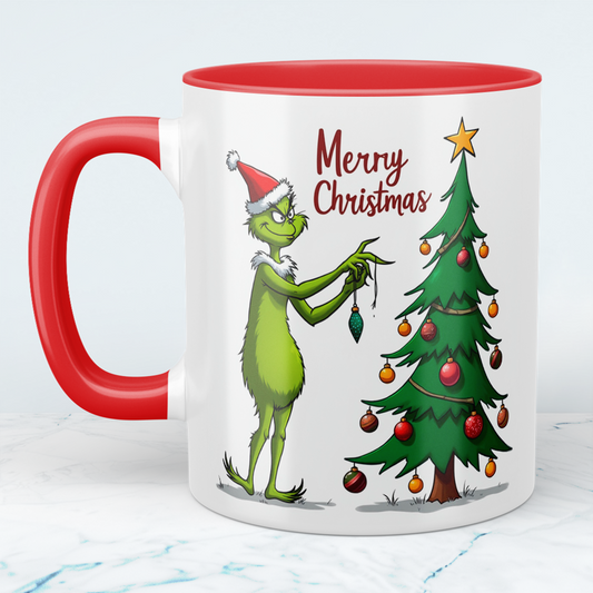 Lustige Weihnachts-Tasse mit Grinch, der den Weihnachtsbaum schmückt – tolles Geschenk zu Weihnachten!