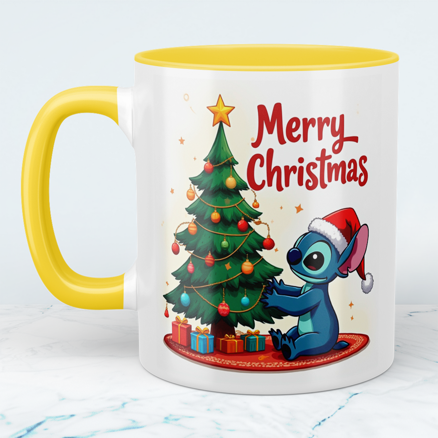 Lustige bedruckte Weihnachts-Tasse mit Stitch vor dem Weihnachtsbaum – Perfektes Geschenk für Weihnachten!