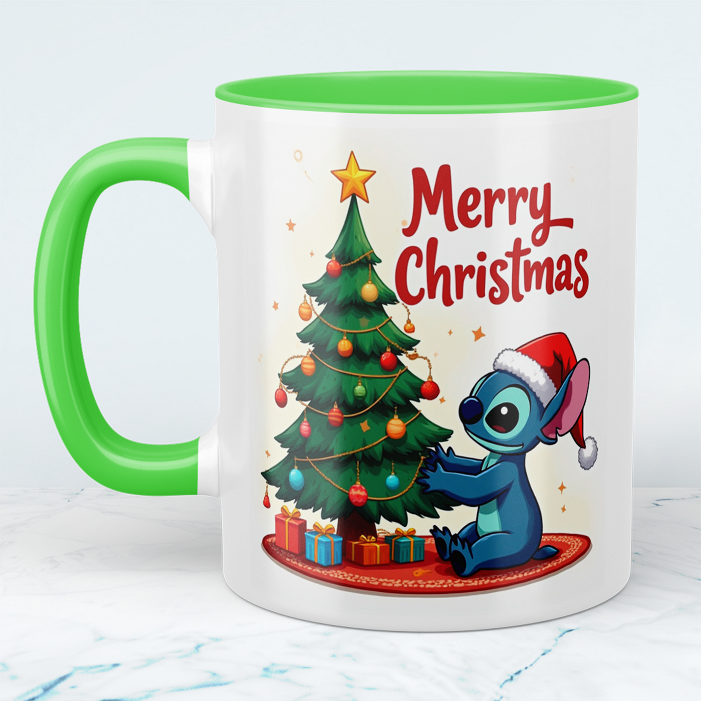 Lustige bedruckte Weihnachts-Tasse mit Stitch vor dem Weihnachtsbaum – Perfektes Geschenk für Weihnachten!