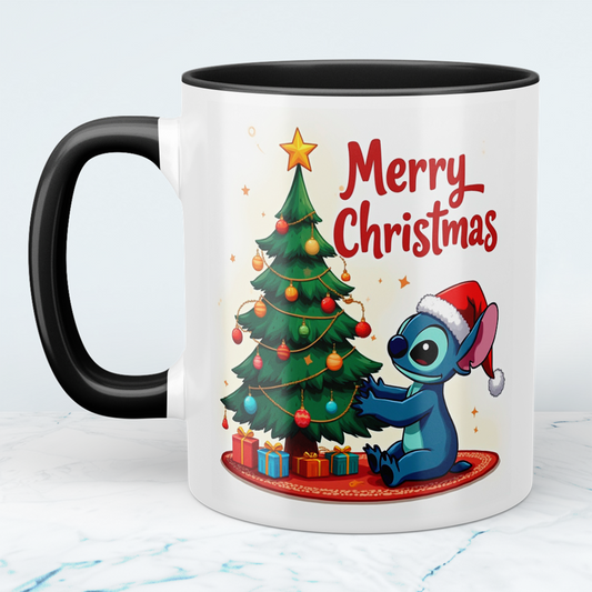 Lustige bedruckte Weihnachts-Tasse mit Stitch vor dem Weihnachtsbaum – Perfektes Geschenk für Weihnachten!