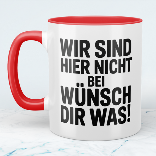 Lustige Kaffeetasse mit Spruch „Wir sind hier nicht bei Wünsch Dir Was!“ – Geschenkidee für Kollegen, Arbeit & Freunde