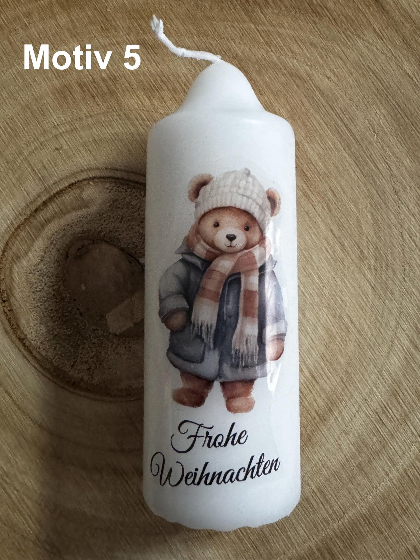 Weihnachtliche Kerze bedruckt mit niedlichem Weihnachts - Motiv, versch. Motive