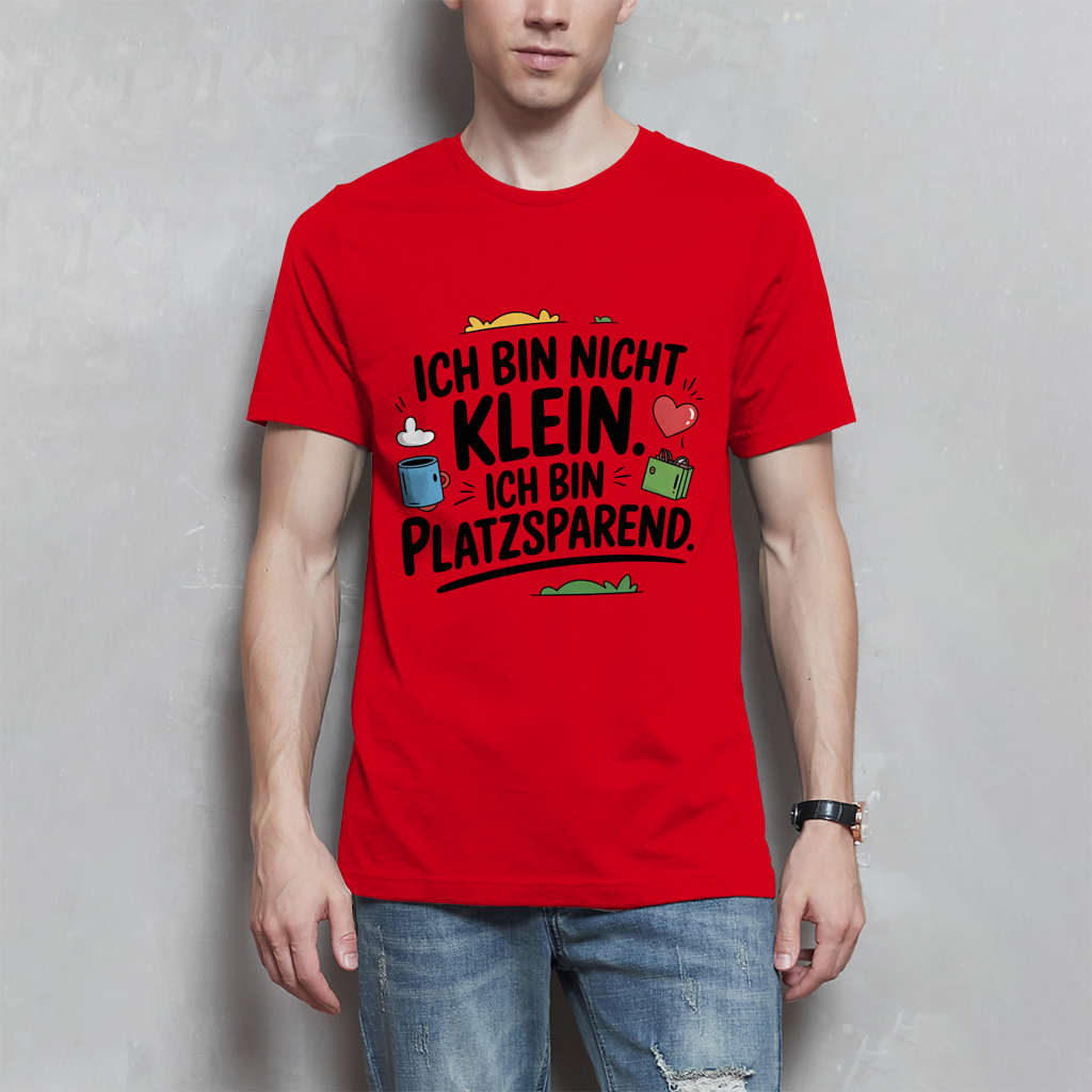 Herren T-Shirt „Ich bin nicht klein – ich bin platzsparend“ – Lustiges Spruchshirt (schwarze Schrift)