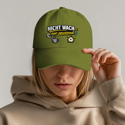 Dad Cap mit Spruch „Nicht wach – nur anwesend“ | Lustige Basecap aus Bio-Baumwolle