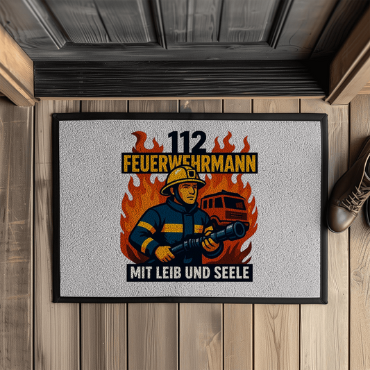 Fußmatte Feuerwehrmann 112 – Mit Leib und Seele | Fußabtreter mit Gummirand