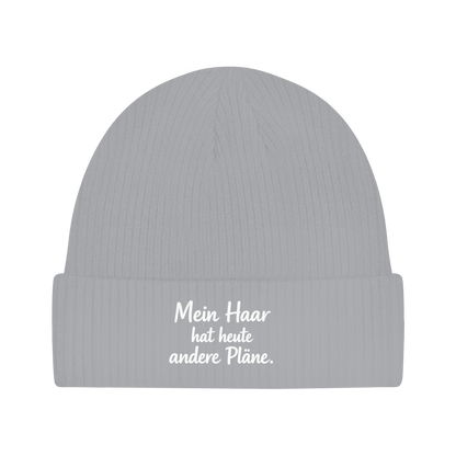 Beanie mit Spruch „Mein Haar hat heute andere Pläne.“ | Lustige Mütze | Weißer Text