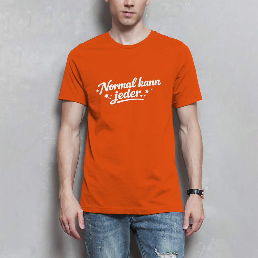 Herren T-Shirt „Normal kann jeder“ – Weiße Schrift | Lustiges Sprüche & Statement Shirt