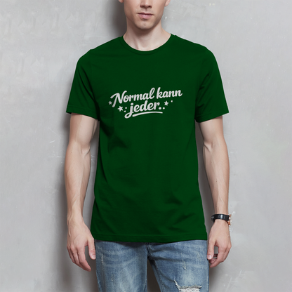 Herren T-Shirt „Normal kann jeder“ – Weiße Schrift | Lustiges Sprüche & Statement Shirt