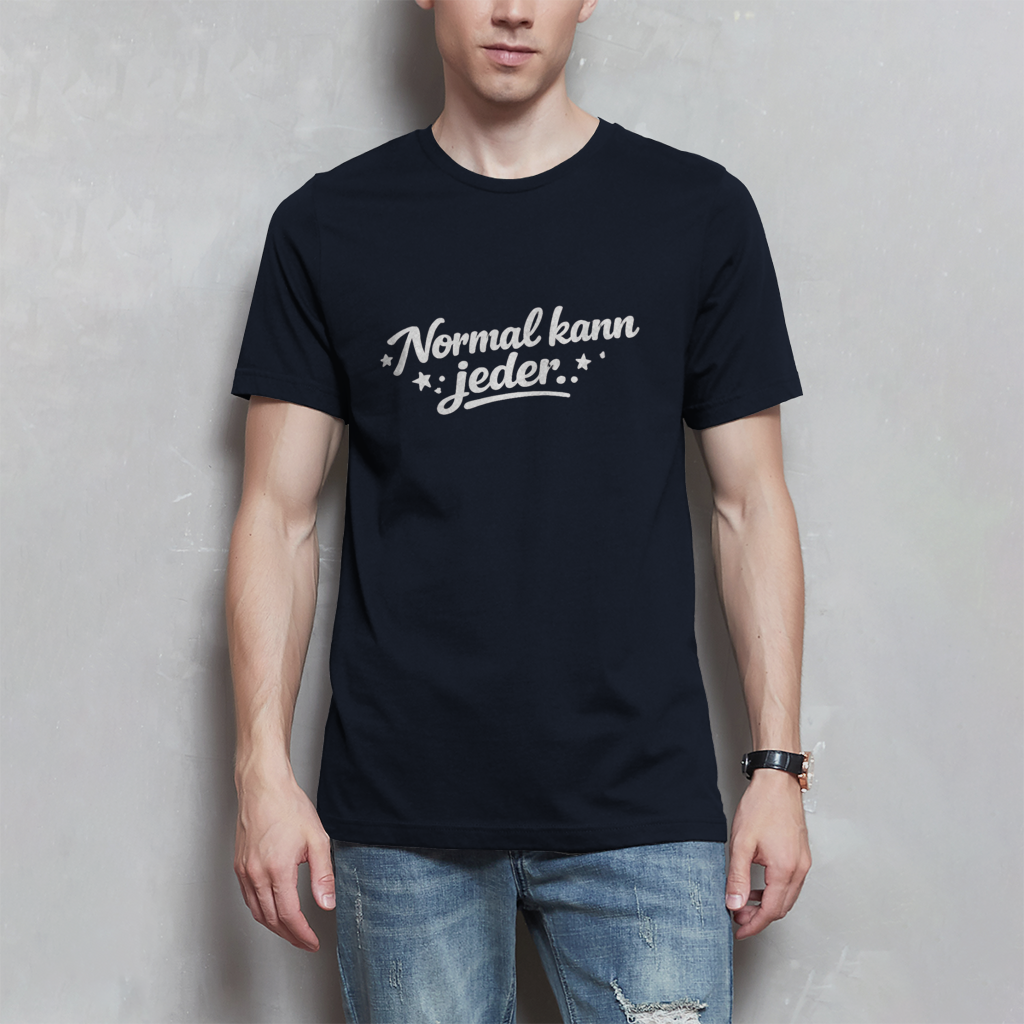 Herren T-Shirt „Normal kann jeder“ – Weiße Schrift | Lustiges Sprüche & Statement Shirt