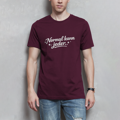 Herren T-Shirt „Normal kann jeder“ – Weiße Schrift | Lustiges Sprüche & Statement Shirt