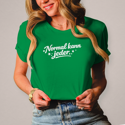 Damen T-Shirt „Normal kann jeder“ – Weiße Schrift | Lustiges Sprüche & Statement Shirt