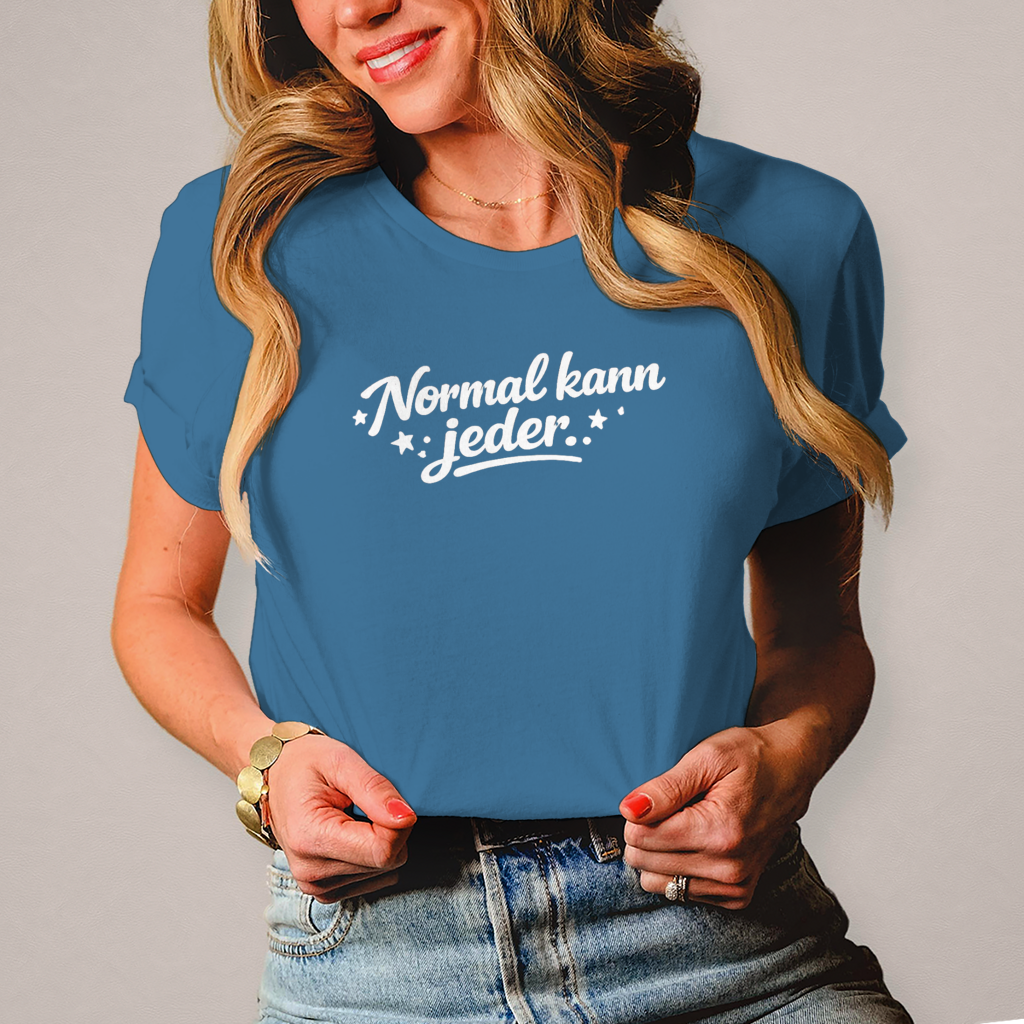 Damen T-Shirt „Normal kann jeder“ – Weiße Schrift | Lustiges Sprüche & Statement Shirt