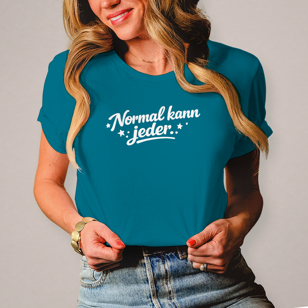 Damen T-Shirt „Normal kann jeder“ – Weiße Schrift | Lustiges Sprüche & Statement Shirt