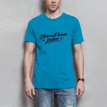 Herren T-Shirt „Normal kann jeder“ – Schwarze Schrift | Lustiges Sprüche & Statement Shirt