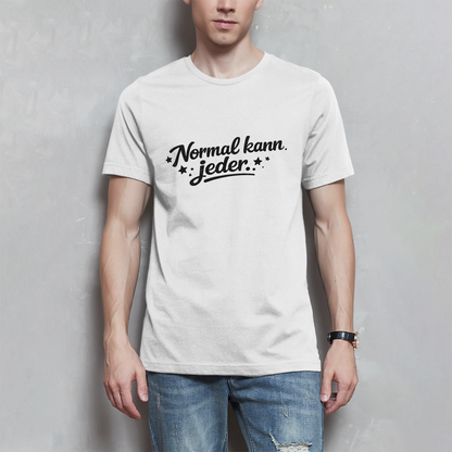 Herren T-Shirt „Normal kann jeder“ – Schwarze Schrift | Lustiges Sprüche & Statement Shirt