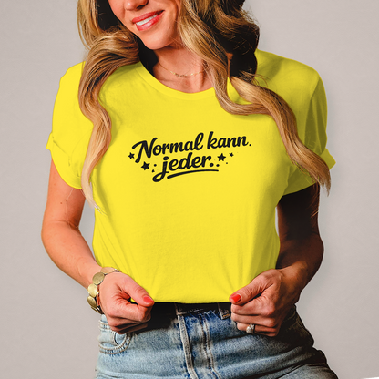 Damen T-Shirt „Normal kann jeder“ – Schwarze Schrift | Lustiges Sprüche & Statement Shirt