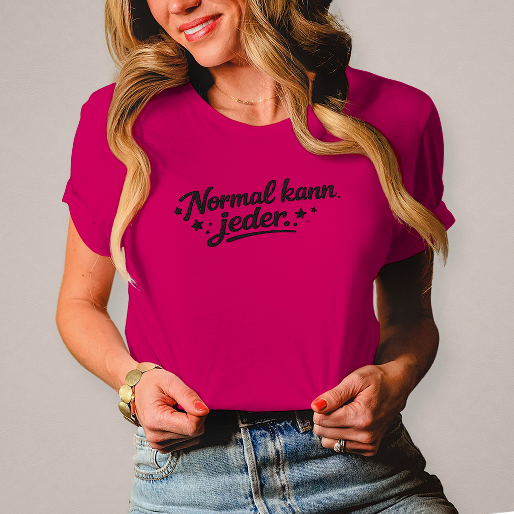 Damen T-Shirt „Normal kann jeder“ – Schwarze Schrift | Lustiges Sprüche & Statement Shirt