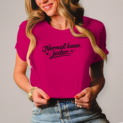 Damen T-Shirt „Normal kann jeder“ – Schwarze Schrift | Lustiges Sprüche & Statement Shirt