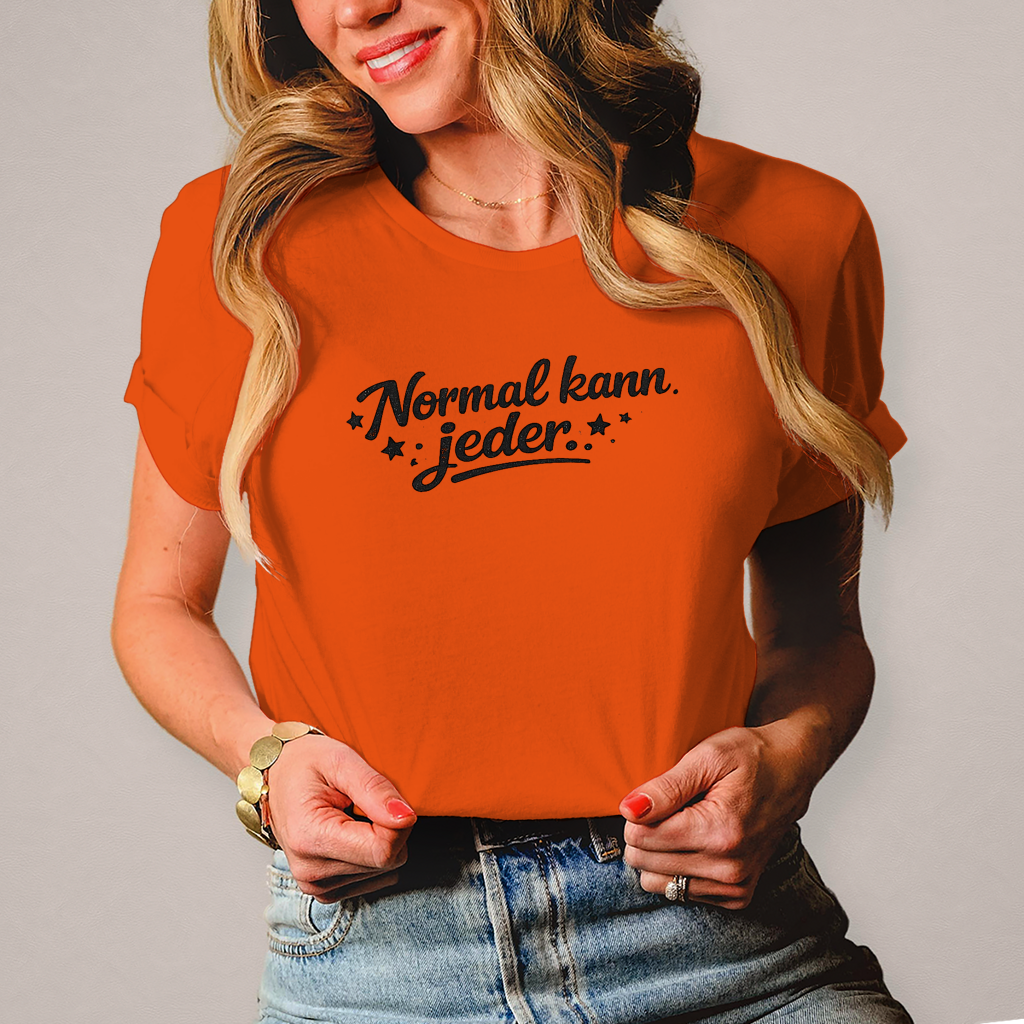 Damen T-Shirt „Normal kann jeder“ – Schwarze Schrift | Lustiges Sprüche & Statement Shirt