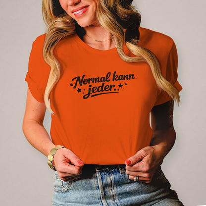 Damen T-Shirt „Normal kann jeder“ – Schwarze Schrift | Lustiges Sprüche & Statement Shirt