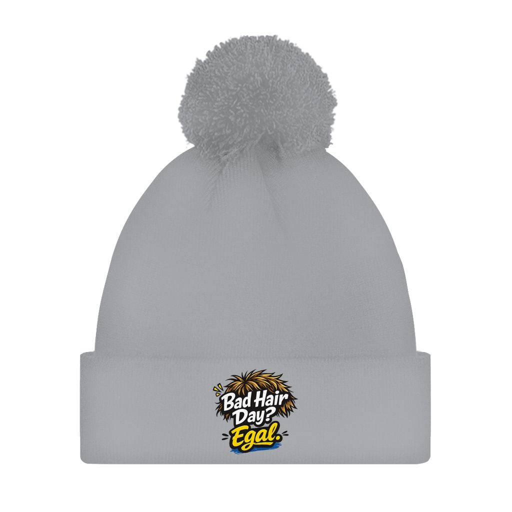 Bommelmütze „Bad Hair Day? Egal.“ – Unisex Wintermütze mit Statement
