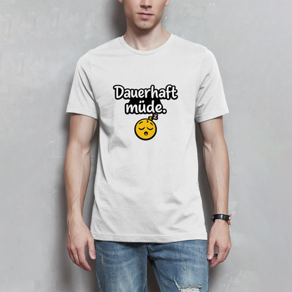 Herren T-Shirt „Dauerhaft müde“ – Lustiger Spruch Shirt für Alltag, Freizeit & Geschenk