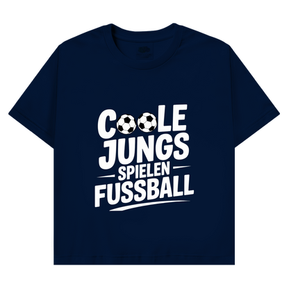 Herren Promo T-Shirt „Coole Jungs spielen Fußball“ – Lustiges Fußball Shirt für Sport & Freizeit