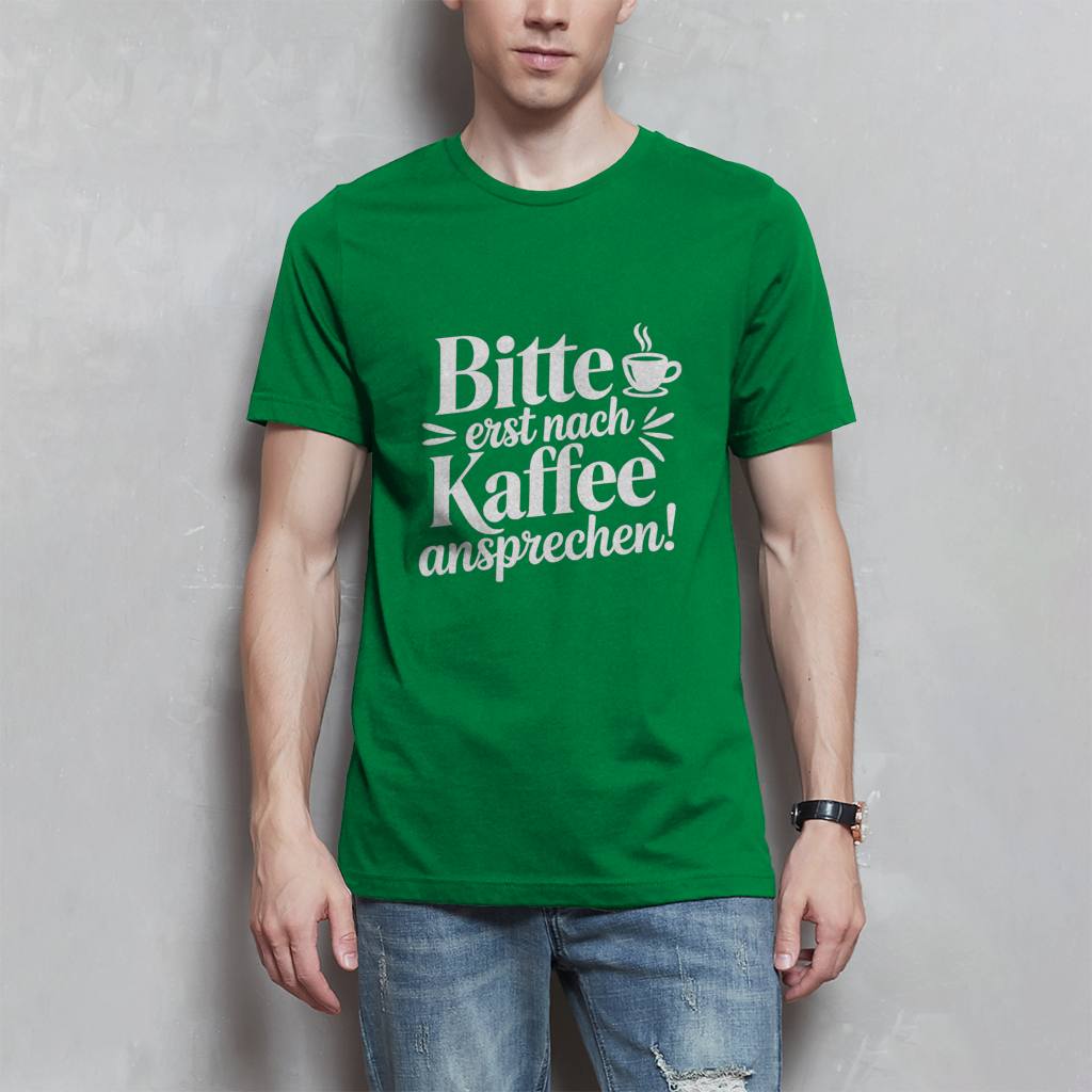 Herren T-Shirt „Bitte erst nach Kaffee ansprechen“ Schwarz – Lustiges Kaffee Shirt