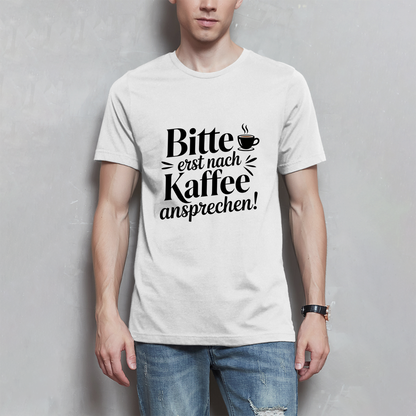 Herren T-Shirt „Bitte erst nach Kaffee ansprechen“ Schwarz – Lustiges Kaffee Shirt