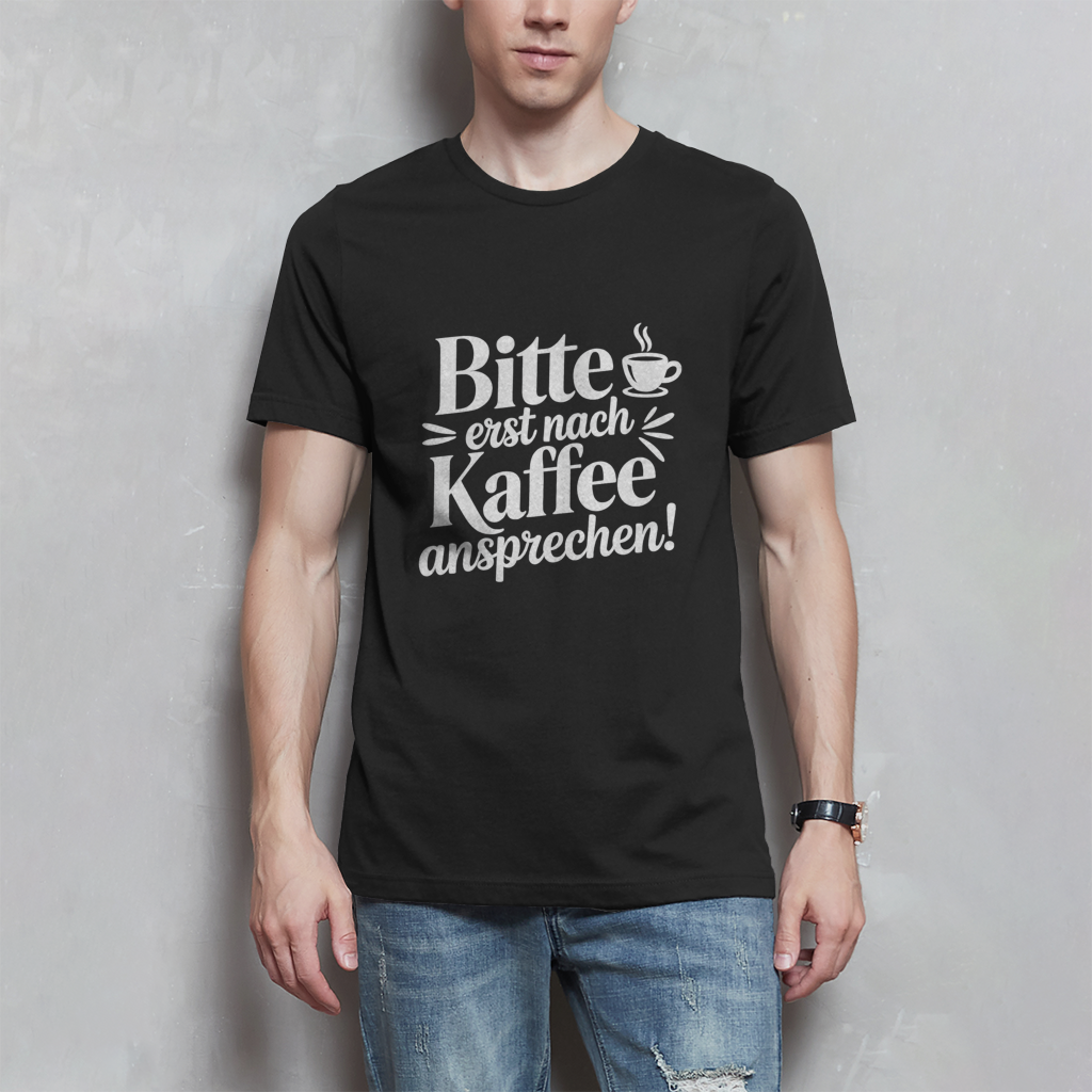 Herren T-Shirt „Bitte erst nach Kaffee ansprechen“ Schwarz – Lustiges Kaffee Shirt