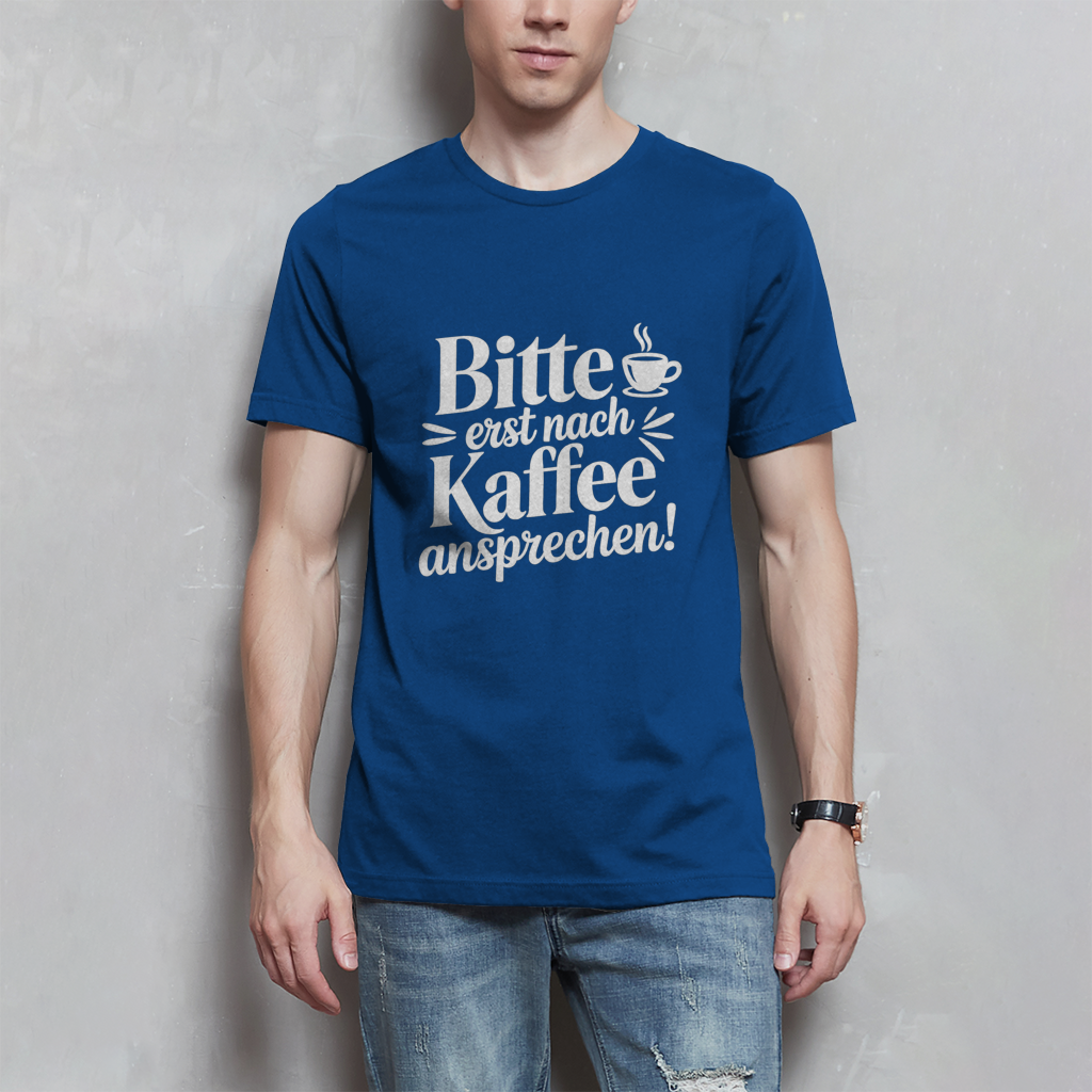 Herren T-Shirt „Bitte erst nach Kaffee ansprechen“ Schwarz – Lustiges Kaffee Shirt