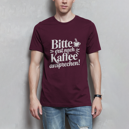 Herren T-Shirt „Bitte erst nach Kaffee ansprechen“ Schwarz – Lustiges Kaffee Shirt