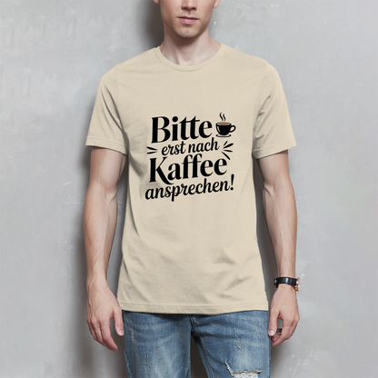 Herren T-Shirt „Bitte erst nach Kaffee ansprechen“ Schwarz – Lustiges Kaffee Shirt