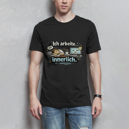 Ich arbeite innerlich Herren T-Shirt – Perfekt für Büro & Homeoffice