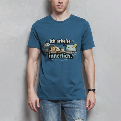 Ich arbeite innerlich Herren T-Shirt – Perfekt für Büro & Homeoffice