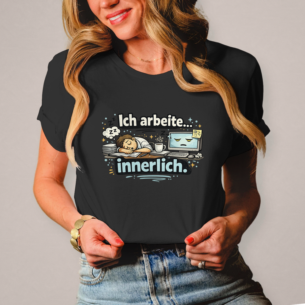 Lustiges Damen T-Shirt „Ich arbeite innerlich“ – Humor Shirt für Frauen