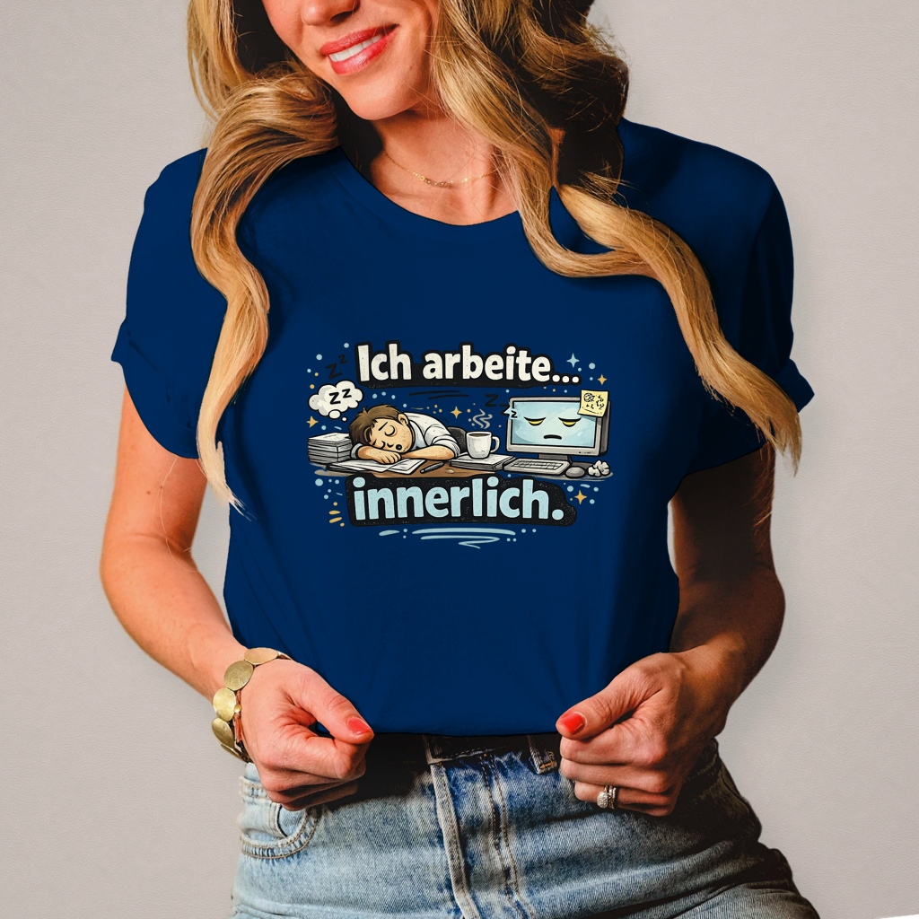 Lustiges Damen T-Shirt „Ich arbeite innerlich“ – Humor Shirt für Frauen