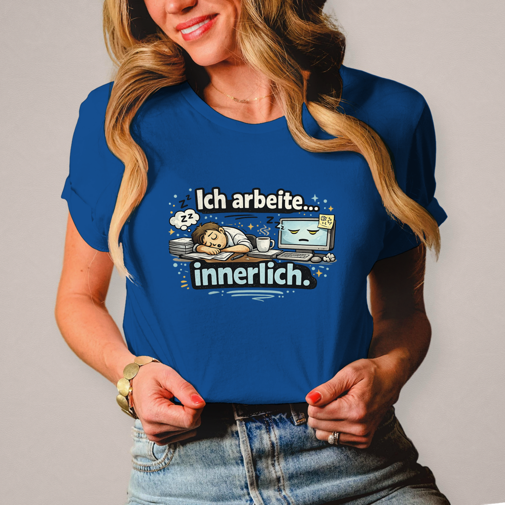 Lustiges Damen T-Shirt „Ich arbeite innerlich“ – Humor Shirt für Frauen