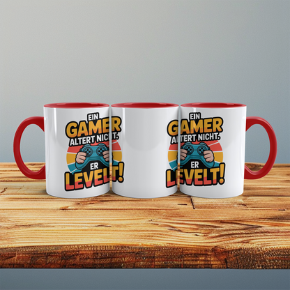 Lustige Gamer Tasse – Ein Gamer altert nicht, er LEVELT! – Geschenk für Zocker & Videospiel-Fans