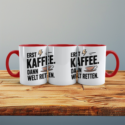 Lustige Kaffeetasse „Erst Kaffee. Dann Welt retten.“ – Geschenk für Arbeit & Kollegen