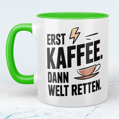 Lustige Kaffeetasse „Erst Kaffee. Dann Welt retten.“ – Geschenk für Arbeit & Kollegen