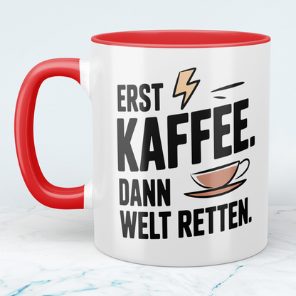 Lustige Kaffeetasse „Erst Kaffee. Dann Welt retten.“ – Geschenk für Arbeit & Kollegen