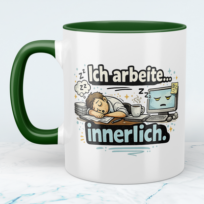 Lustige Kaffeetasse „Ich arbeite innerlich“ – Sarkastischer Becher Büro Humor Geschenk