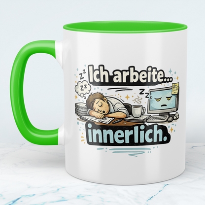 Lustige Kaffeetasse „Ich arbeite innerlich“ – Sarkastischer Becher Büro Humor Geschenk