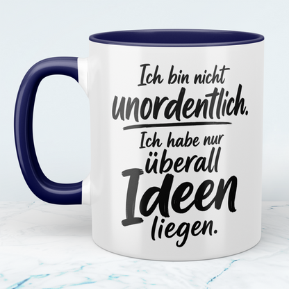 Tasse „Ich bin nicht unordentlich. Ich habe nur überall Ideen liegen“ – lustige Spruch-Tasse für Kreative