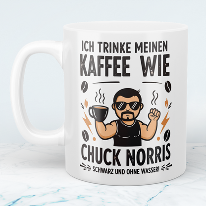 Lustige Chuck Norris Tasse – Ich trinke meinen Kaffee wie Chuck Norris: Schwarz und ohne Wasser