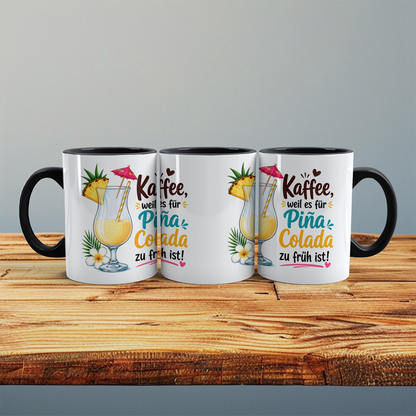 Lustige Kaffee Tasse mit Spruch „Kaffee, weil es für Piña Colada zu früh ist!“ – Geschenk für Kaffeeliebhaber