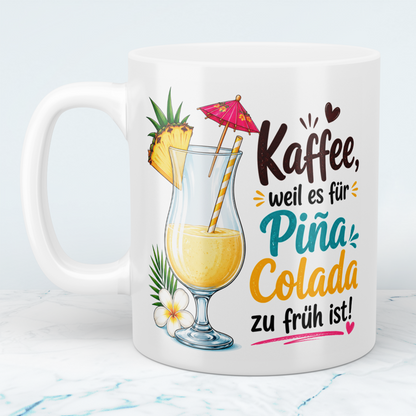 Lustige Kaffee Tasse mit Spruch „Kaffee, weil es für Piña Colada zu früh ist!“ – Geschenk für Kaffeeliebhaber