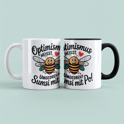 Lustige Tasse mit Spruch: Optimismus heißt umgedreht Sumsi mit Po! - Perfektes Geschenk fürs Büro!