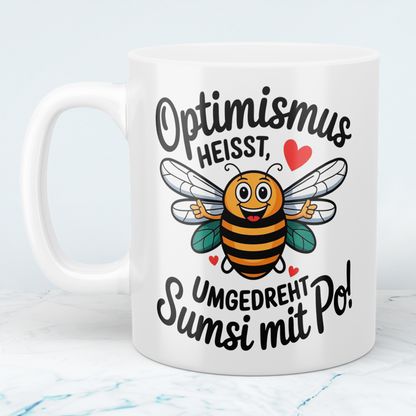 Lustige Tasse mit Spruch: Optimismus heißt umgedreht Sumsi mit Po! - Perfektes Geschenk fürs Büro!